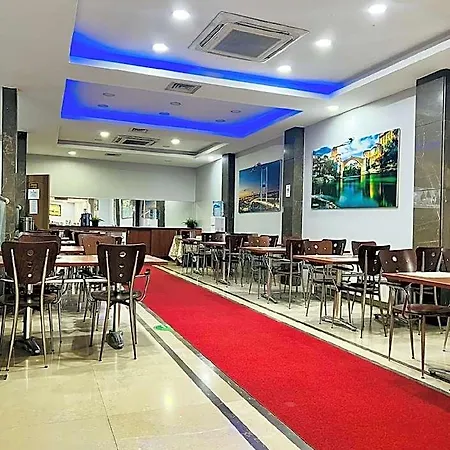 Lal Hotel