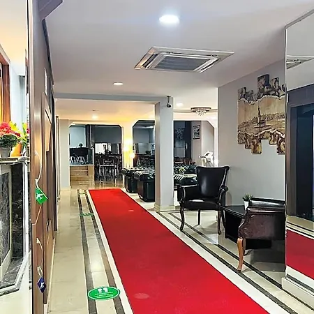 Lal Hotel