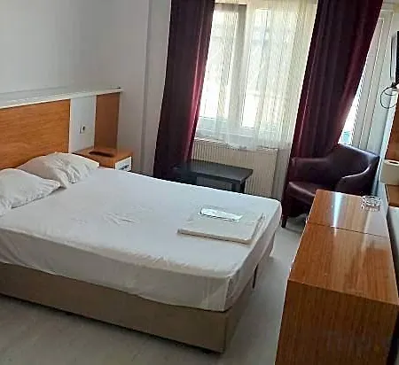 Lal Hotel