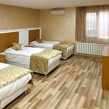 Lal Hotel 3*